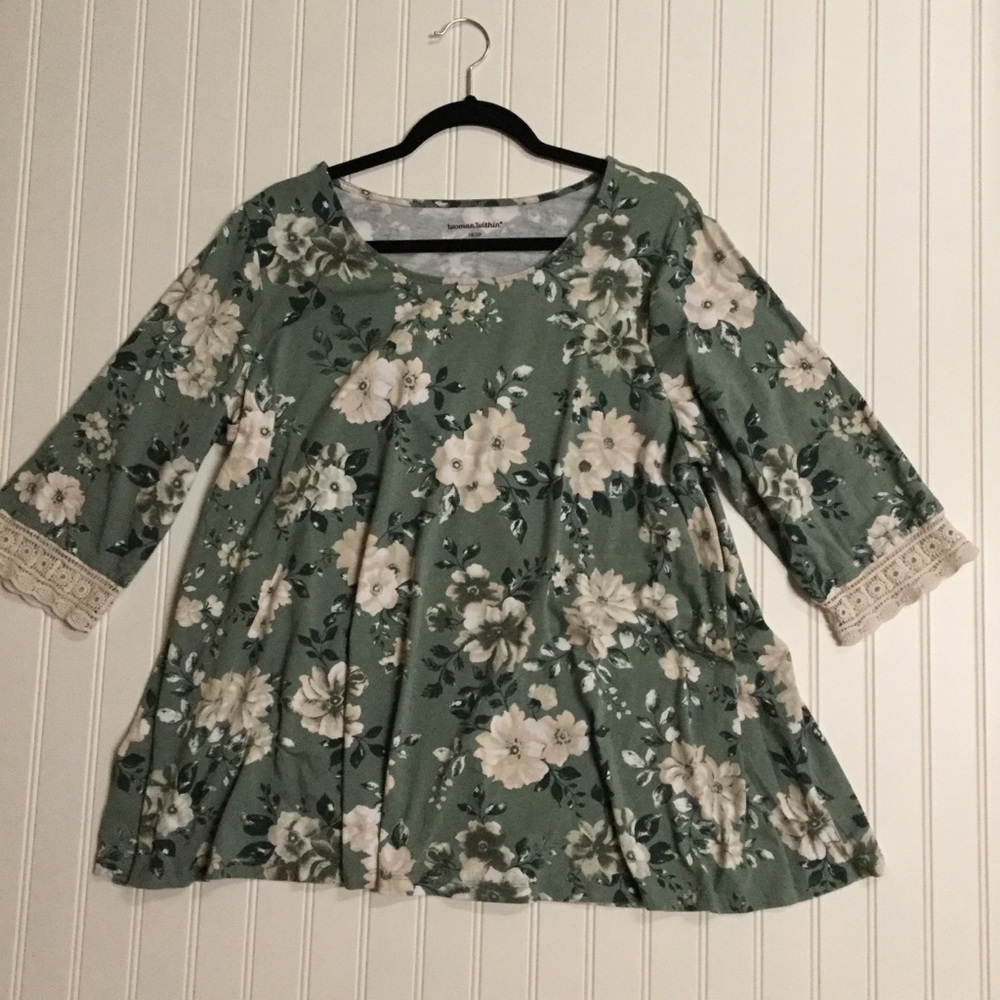 Crochet Sleeve Floral Tunic size 18/20